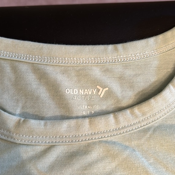 Old Navy active wear shirt - Picture 2 of 8